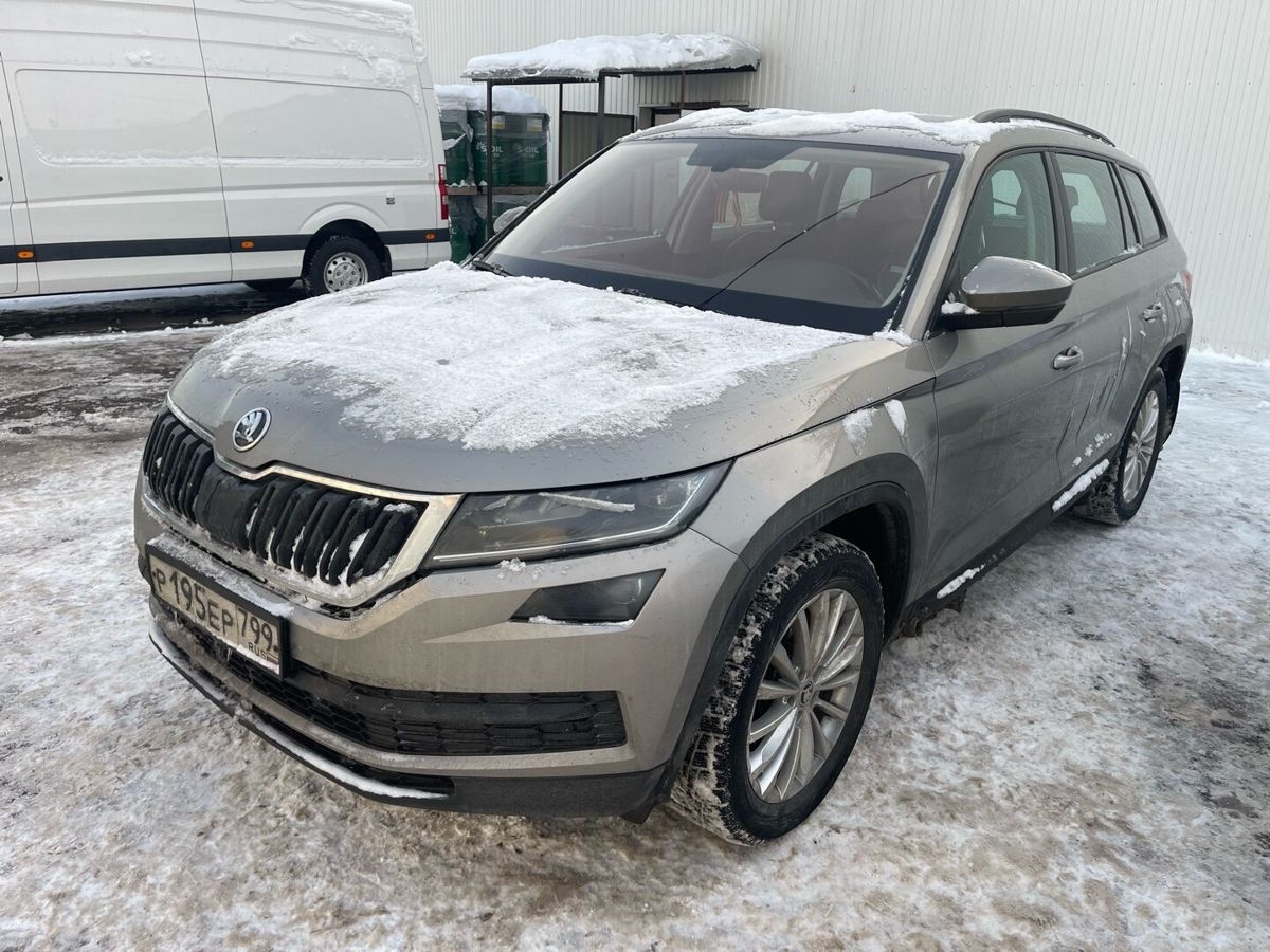 Автомобиль Skoda Kodiaq I поколение 2.0 AMT 4WD (180 л.с.) Hockey Edition Бежевый 2018 с пробегом 224 195 км