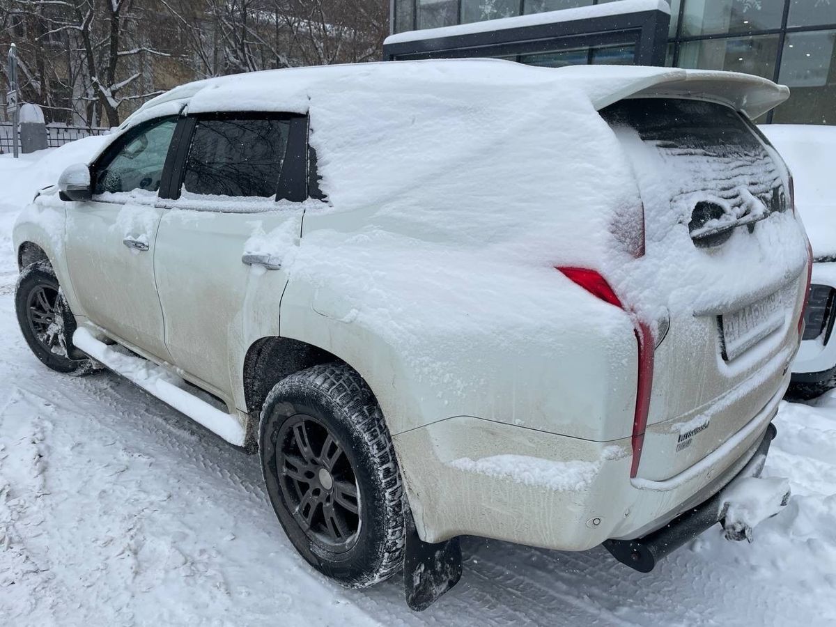 Автомобиль Mitsubishi Pajero Sport III поколение 3.0 AT 4WD (209 л.с.) Ultimate Белый 2016 с пробегом 142 744 км