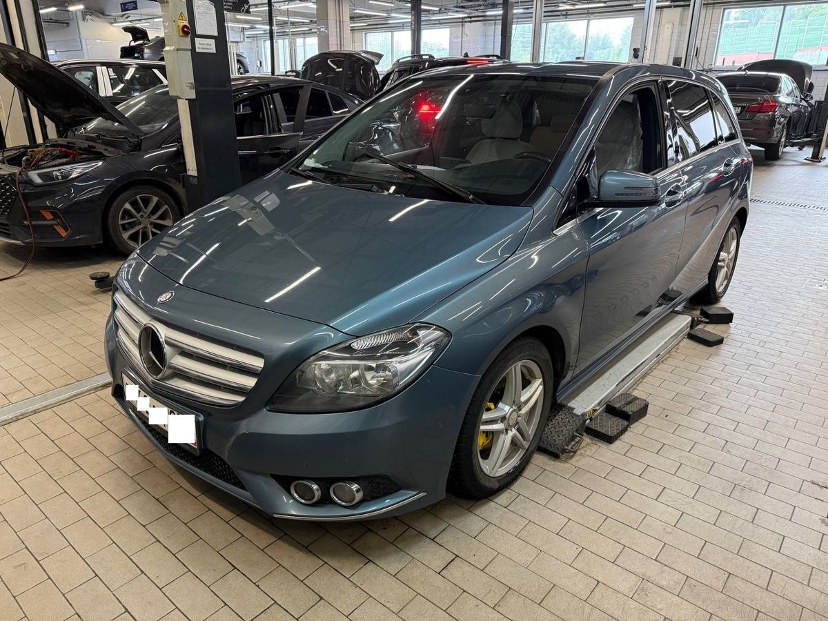 Mercedes-Benz B-Класс II поколение (W246) 200 1.6 AMT (156 л.с.) Особая серия Синий 2012 с пробегом 197 000 км