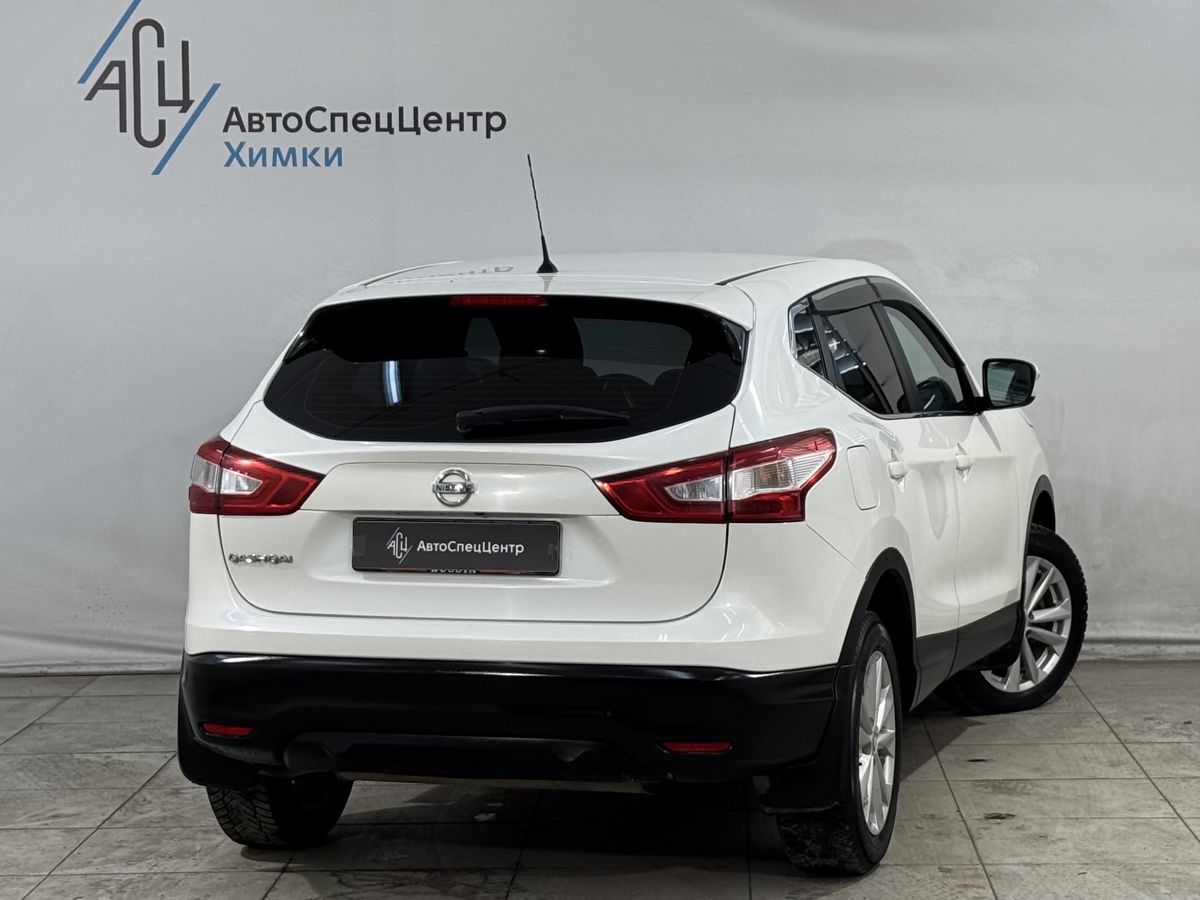 Автомобиль Nissan Qashqai II поколение 2.0 CVT 4WD (144 л.с.) LE+ Белый 2014 с пробегом 167 000 км