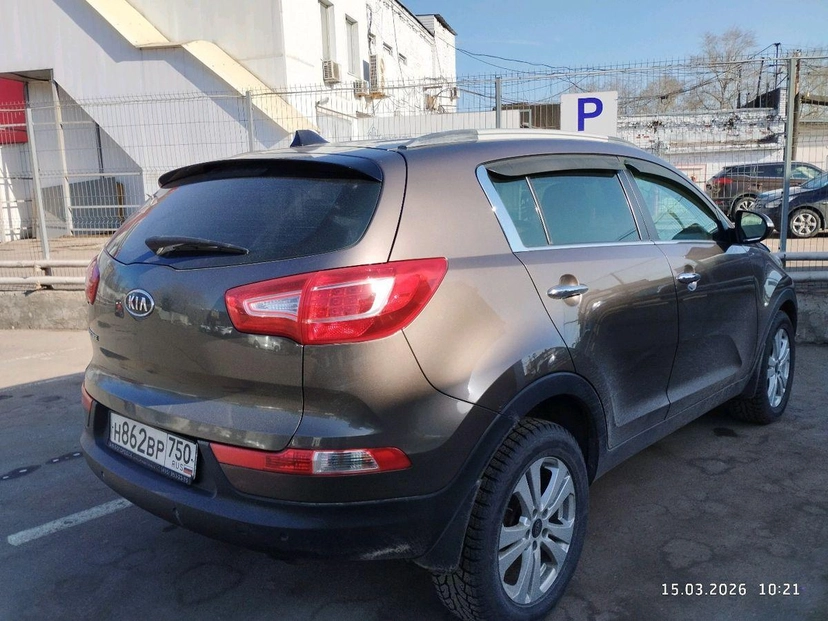 Автомобиль Kia Sportage III поколение 2.0 AT (150 л.с.) Comfort Бежевый 2011 с пробегом 181 000 км