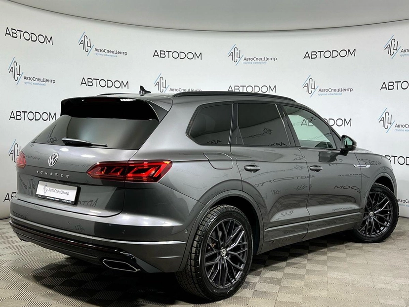 Автомобиль Volkswagen Touareg III поколение 3.0d AT 4WD (249 л.с.) R-Line Серый 2019 с пробегом 217 271 км