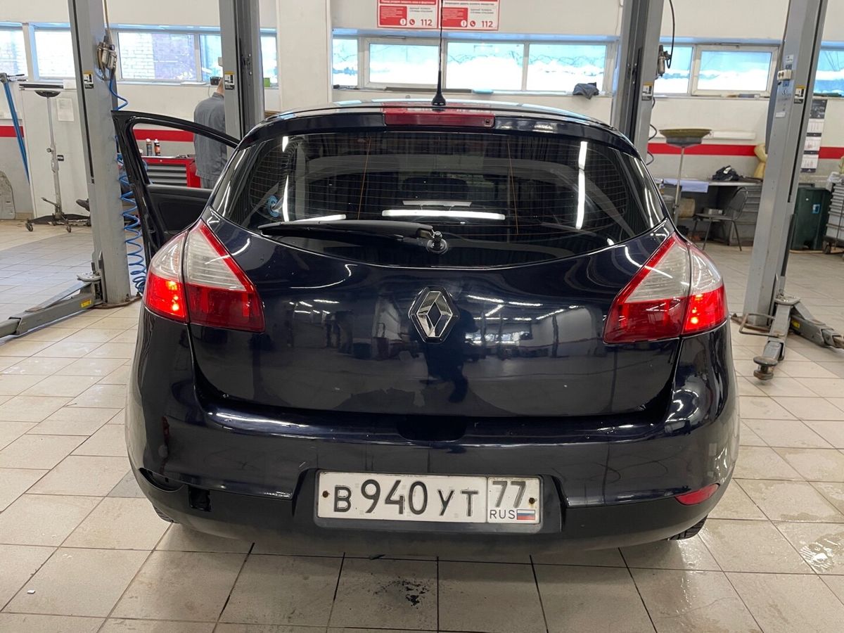 Автомобиль Renault Megane III [рестайлинг] 1.6 CVT (114 л.с.) Confort Синий 2013 с пробегом 231 405 км