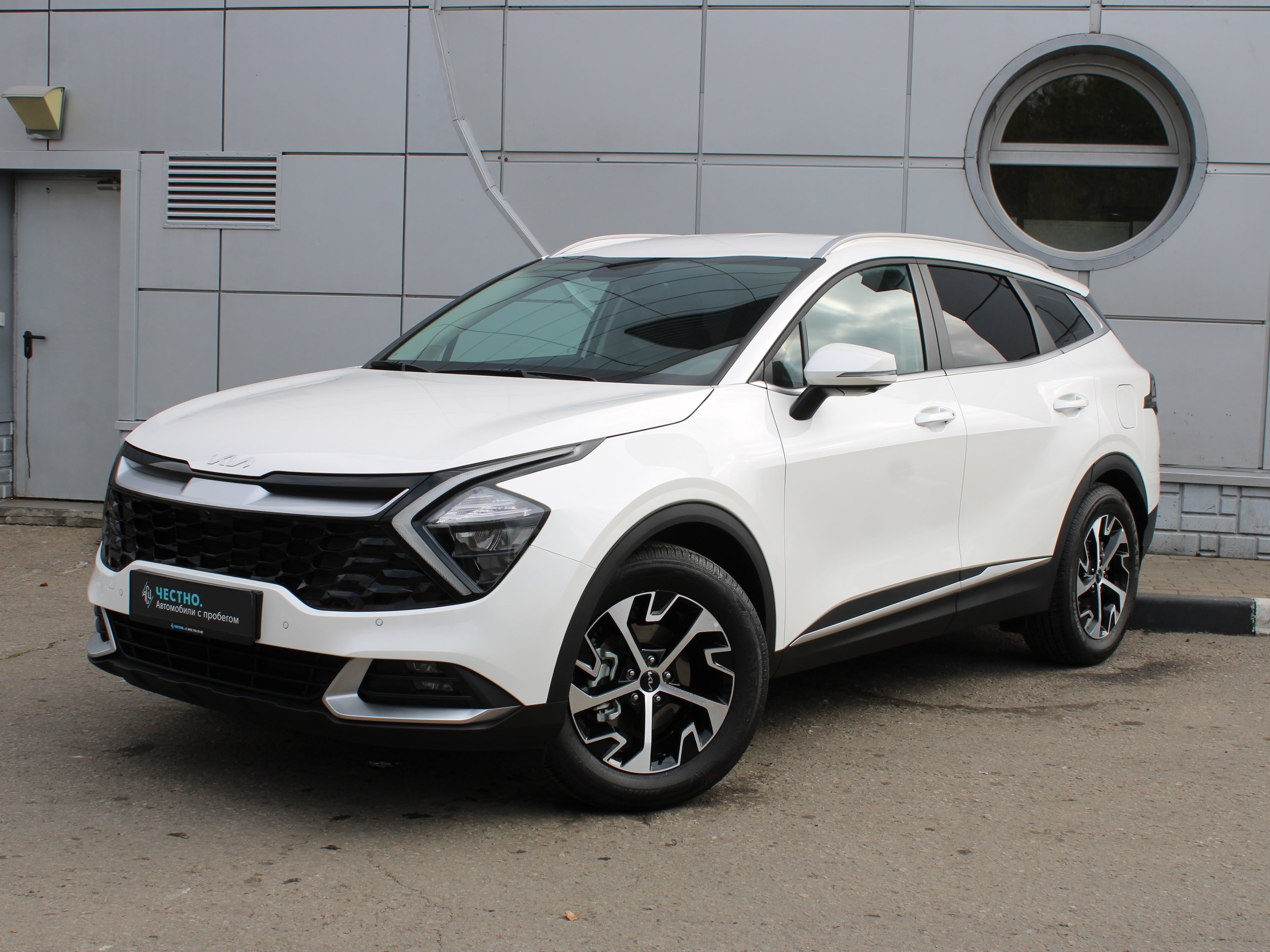 Автомобиль Kia Sportage V поколение 2.0 AT 4WD (150 л.с.) Prestige Белый 2022 с пробегом 2714 км