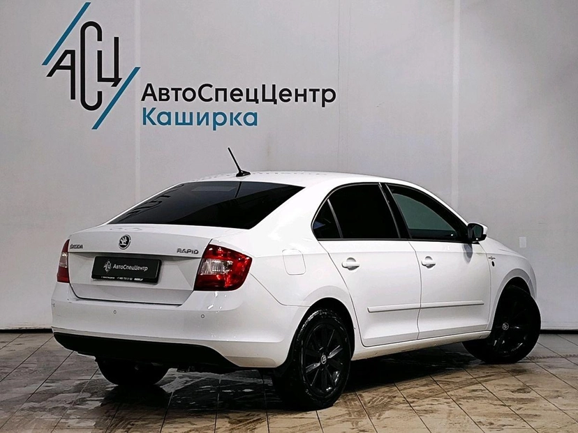 Автомобиль Skoda Rapid I поколение 1.6 MT (90 л.с.) Ambition Белый 2016 с пробегом 105 571 км