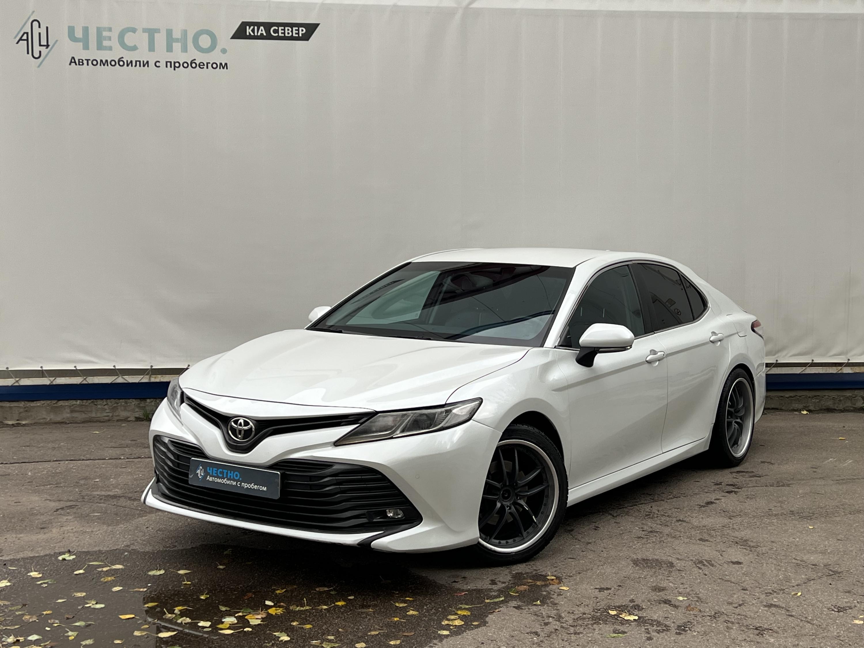 Автомобиль Toyota Camry VIII поколение (XV70) 2.0 AT (150 л.с.) Классик Белый 2019 с пробегом 44500 км