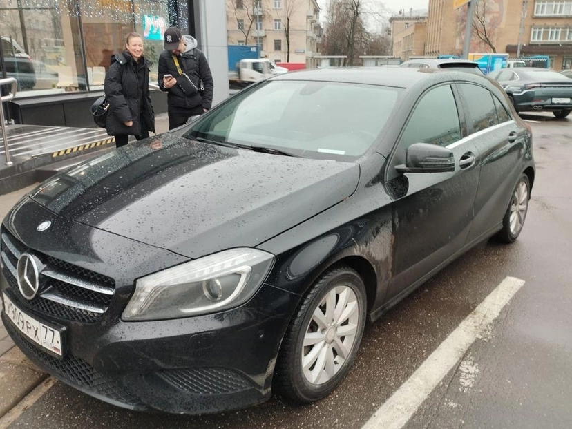 Автомобиль Mercedes-Benz A-Класс III поколение (W176) 180 1.6 AMT (122 л.с.) Base Чёрный 2013 с пробегом 212 396 км
