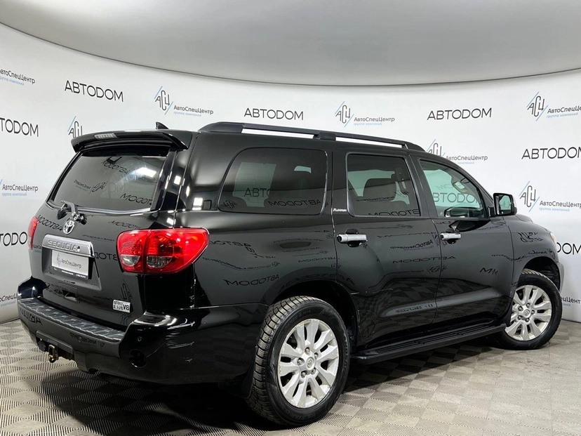 Автомобиль Toyota Sequoia II поколение 5.7 AT 4WD (381 л.с.) Base Чёрный 2013 с пробегом 175 285 км