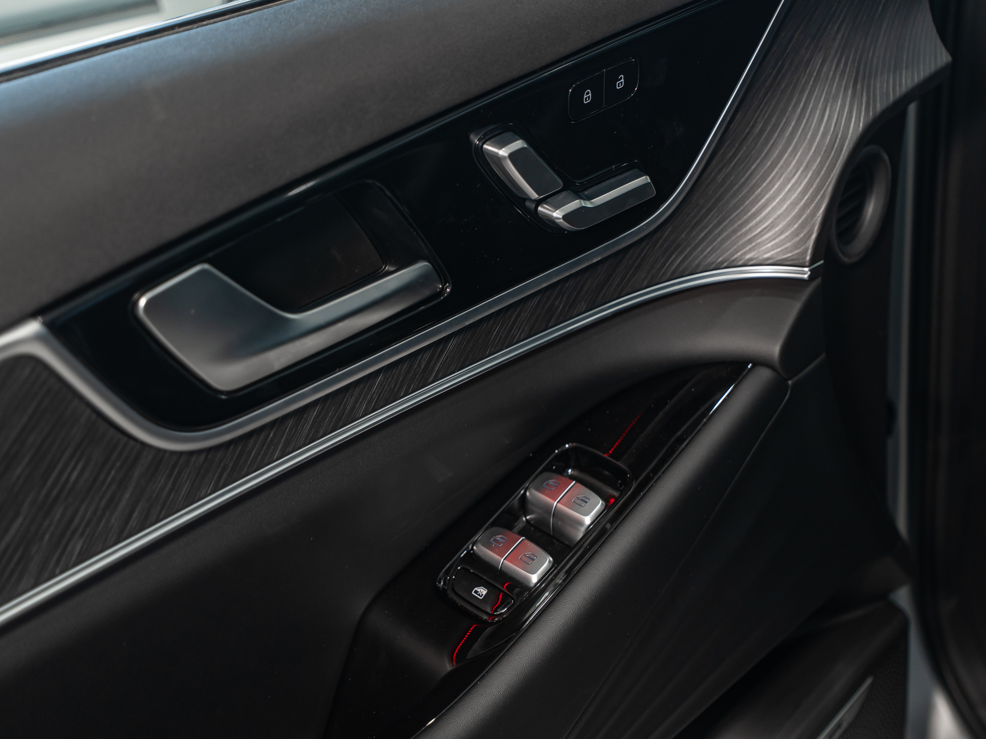 Автомобиль CHERY Tiggo 9 I поколение 2.0 AT 4WD (249 л.с.) Ultra Серый 2025 новый