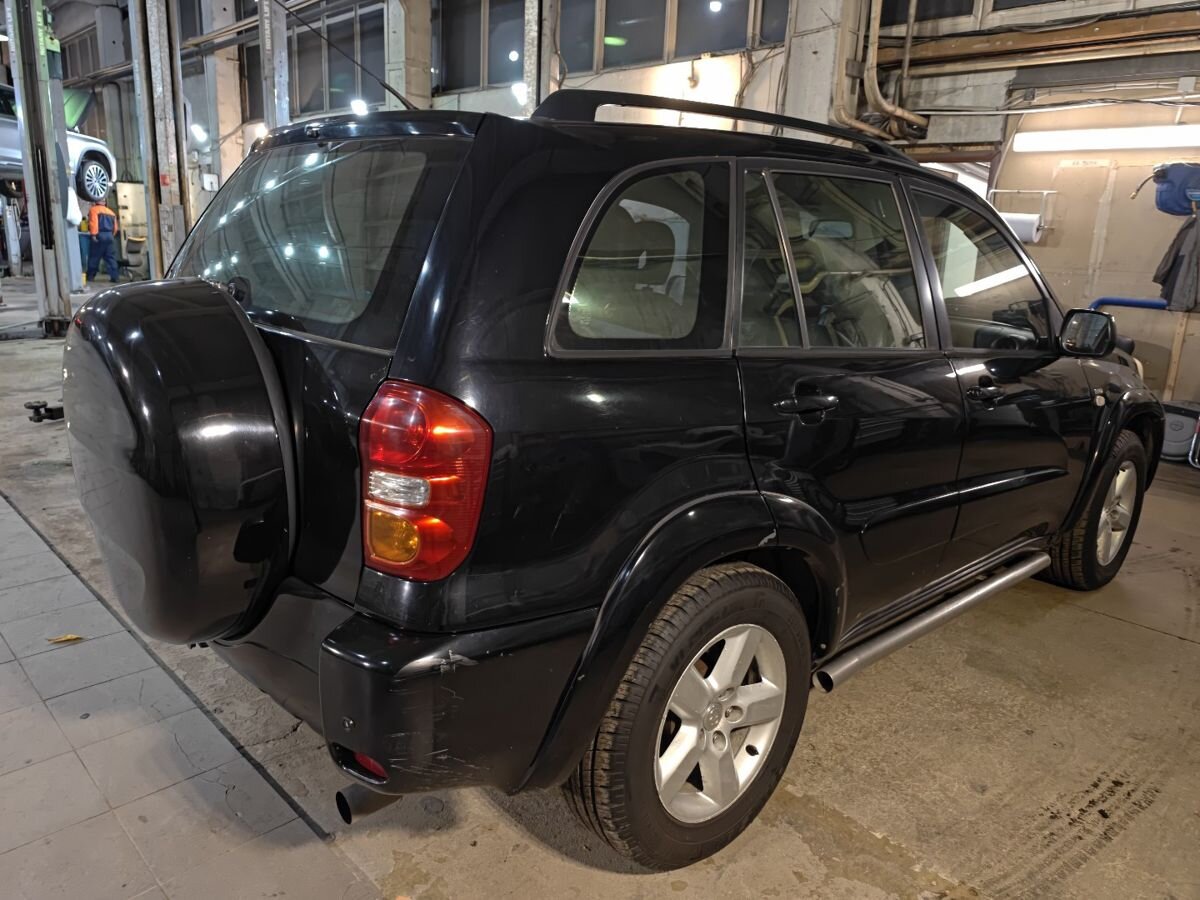 Toyota RAV4 II (XA20) [рестайлинг] 2.0 AT 4WD (150 л.с.) Base Чёрный 2004 с пробегом 377 764 км