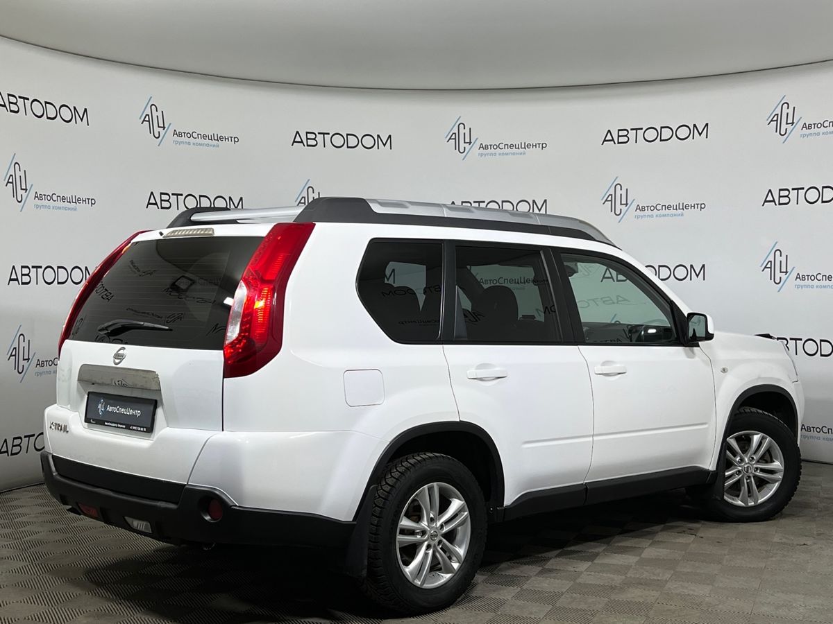 Автомобиль Nissan X-Trail II (T31) [рестайлинг] 2.0 CVT 4WD (141 л.с.) SE High Белый 2014 с пробегом 142 418 км