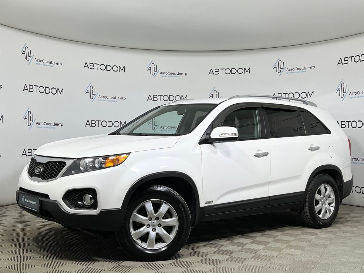 Автомобиль Kia Sorento II поколение 2.4 MT 4WD (175 л.с.) Comfort Белый 2012 с пробегом 90 000 км