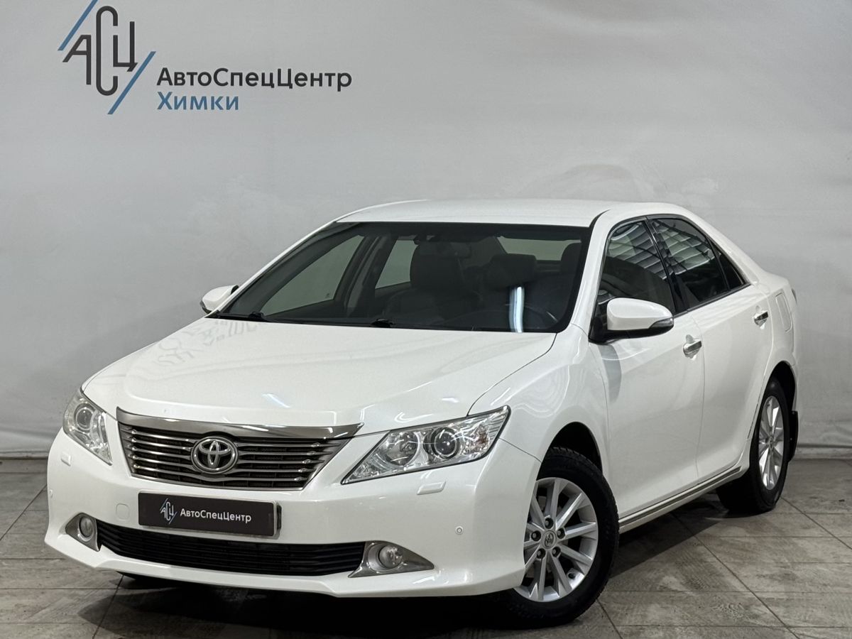 Автомобиль Toyota Camry VII поколение (XV50) 2.5 AT (181 л.с.) Элеганс Плюс Белый 2012 с пробегом 153 000 км
