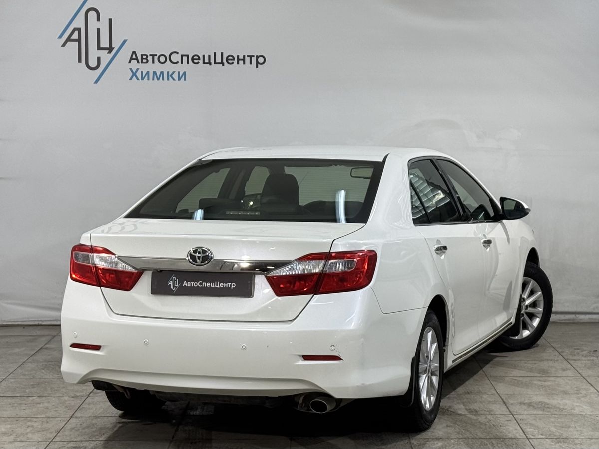 Автомобиль Toyota Camry VII поколение (XV50) 2.5 AT (181 л.с.) Элеганс Плюс Белый 2012 с пробегом 153 000 км