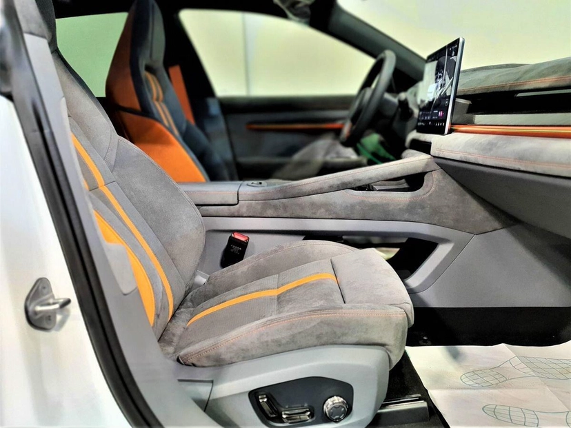 Автомобиль ZEEKR 001 I поколение 100 kWh Electro AT 4WD (400 кВт) Base Белый 2023 с пробегом 106 км