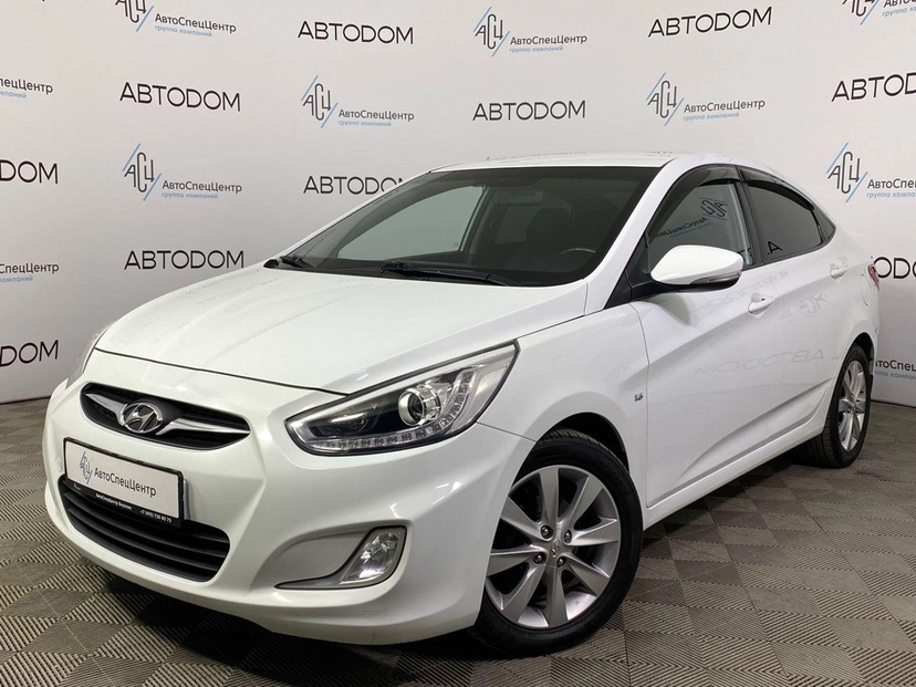 Автомобиль Hyundai Solaris I поколение 1.6 MT (123 л.с.) Comfort Белый 2014 с пробегом 211 460 км