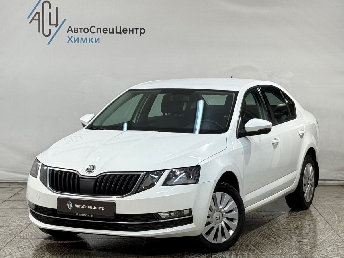 Автомобиль Skoda Octavia III (A7) [рестайлинг] 1.4 AMT (150 л.с.) Ambition Белый 2020 с пробегом 122 000 км