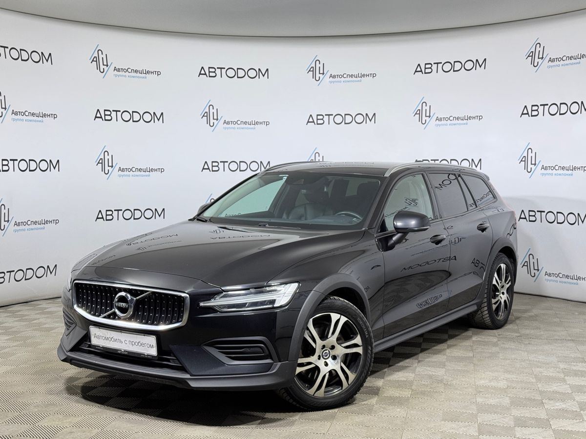 Автомобиль Volvo V60 Cross Country II поколение 2.0 AT 4WD (250 л.с.) Cross Country Plus Чёрный 2019 с пробегом 161 055 км