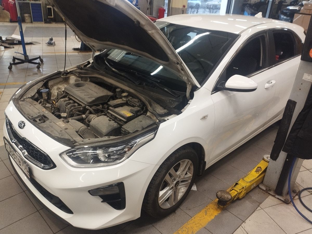 Автомобиль Kia Ceed III поколение 1.6 AT (128 л.с.) Luxe 2018 Белый 2018 с пробегом 227 118 км