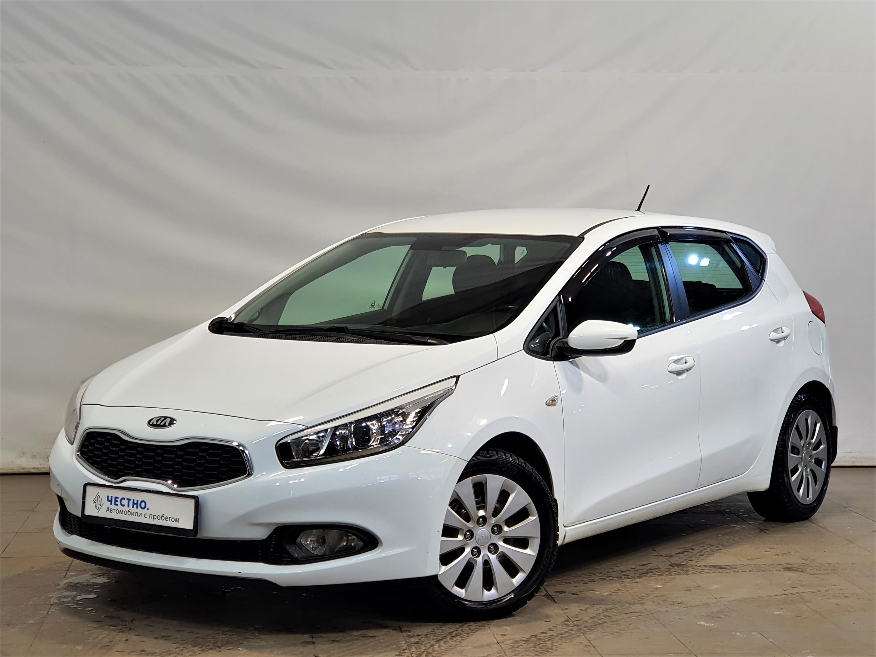 Автомобиль Kia Ceed II поколение 1.6 AT (129 л.с.) Comfort Белый 2012 с пробегом 121600 км