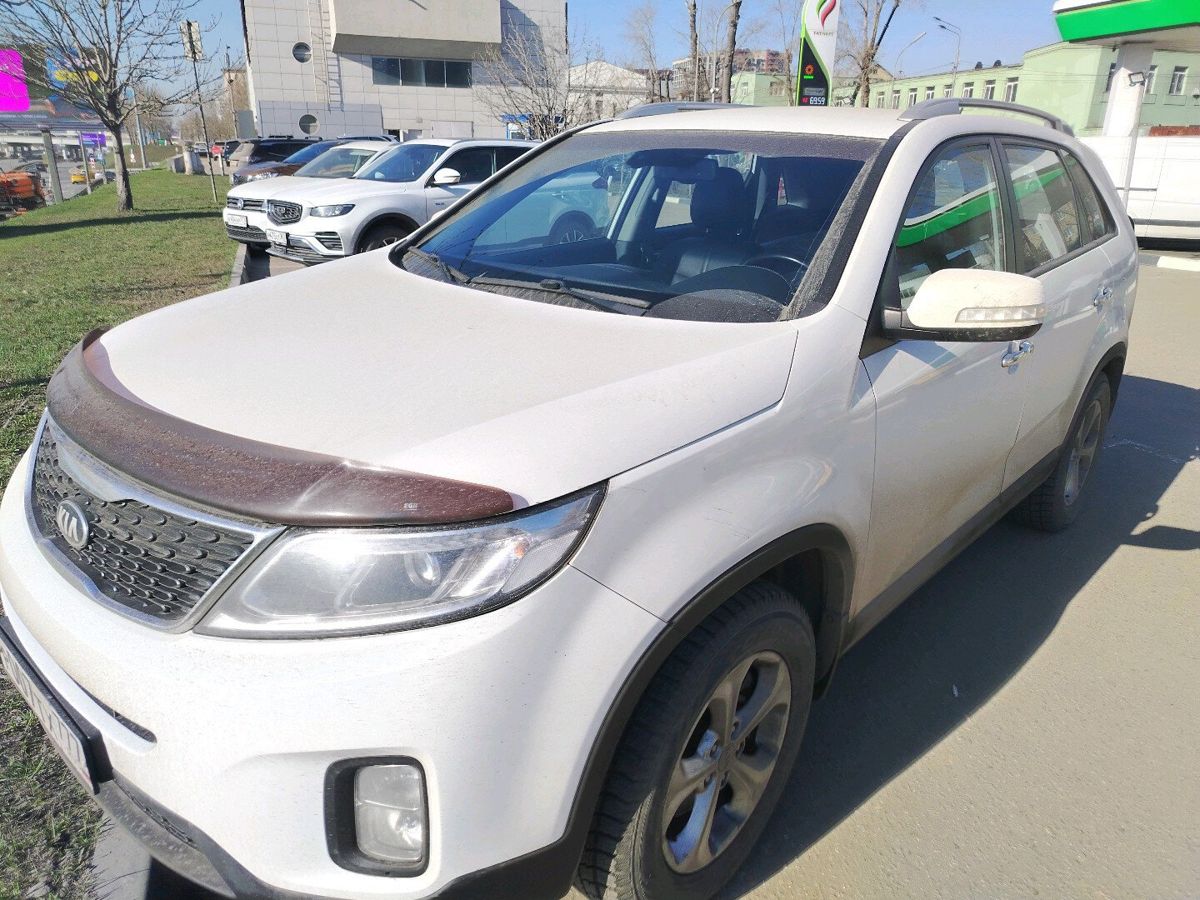 Автомобиль Kia Sorento II [рестайлинг] 2.4 AT 4WD (175 л.с.) Luxe Белый 2016 с пробегом 169 962 км