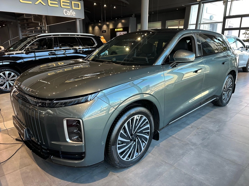 Автомобиль EXEED EXLANTIX ET I поколение 1.5hyb AT 4WD (469 л.с.) Top Зелёный 2025 новый