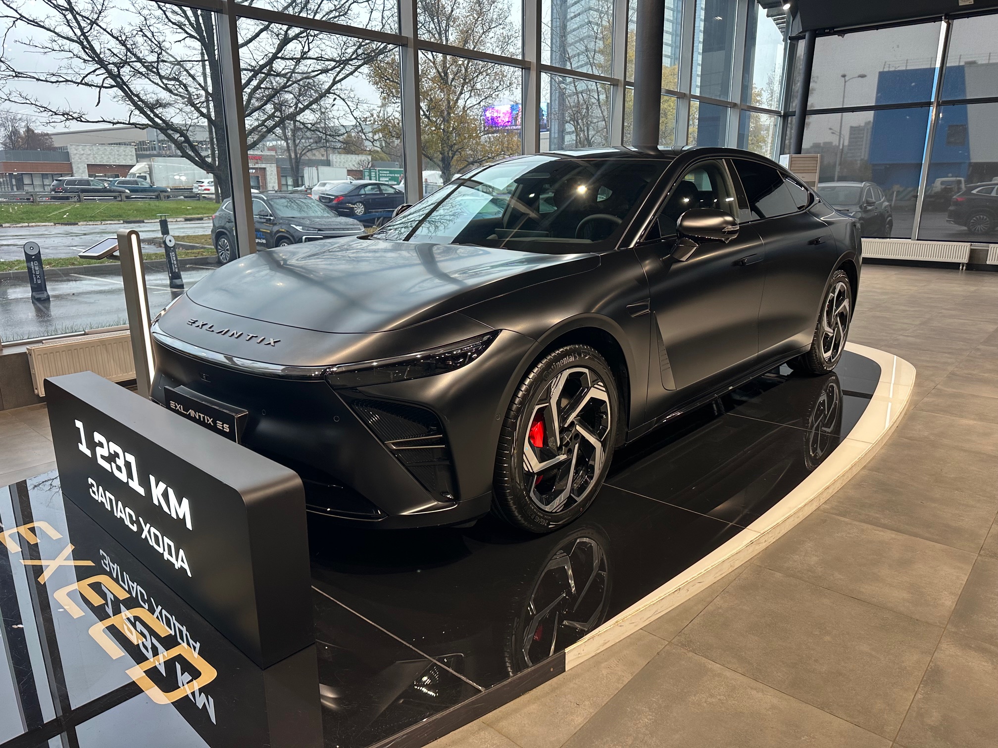 Автомобиль EXEED EXLANTIX ES I поколение 1.5hyb AT 4WD (469 л.с.) Base Чёрный 2025 новый