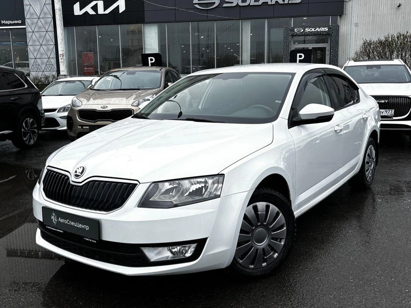 Автомобиль Skoda Octavia III поколение (A7) 1.6 AT (110 л.с.) Ambition Белый 2016 с пробегом 137 000 км