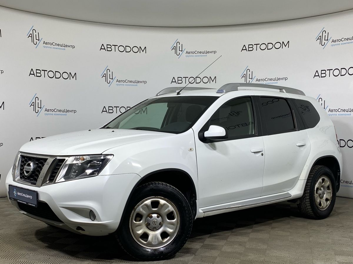 Автомобиль Nissan Terrano III поколение (D10) 2.0 AT 4WD (143 л.с.) Elegance Plus Белый 2016 с пробегом 215 379 км
