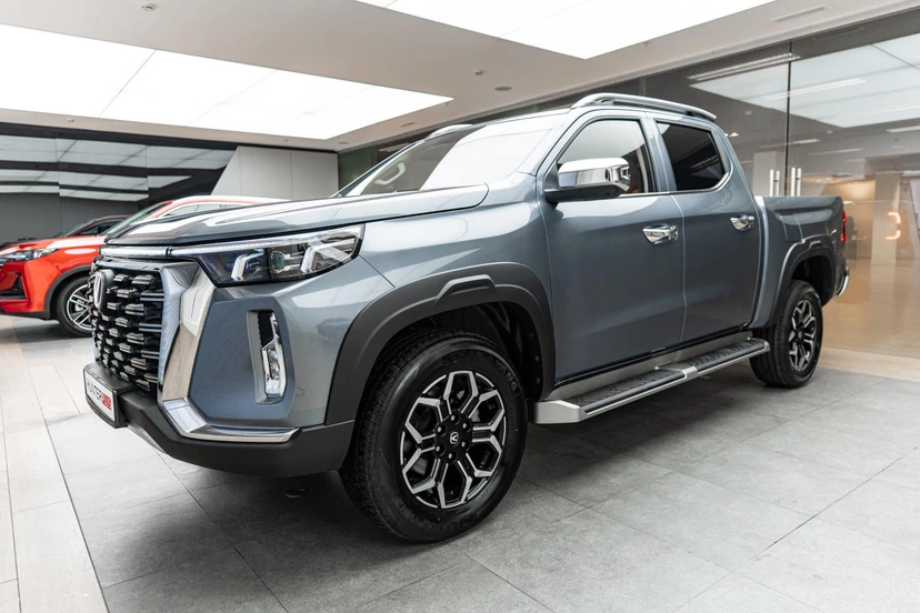 Автомобиль Changan Hunter Plus I поколение 2.0 AT 4WD (226 л.с.) Luxe Серый 2025 новый