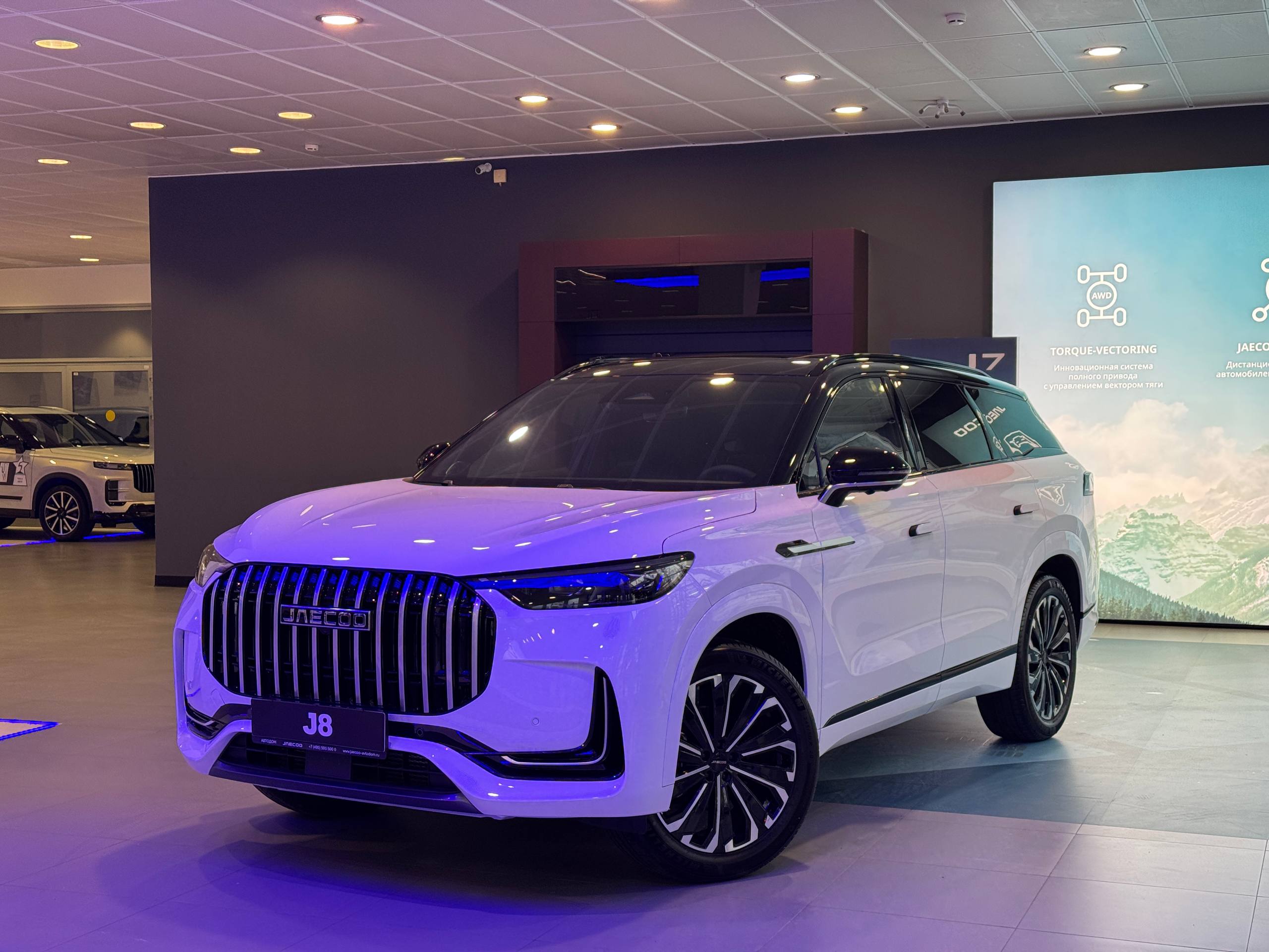 Автомобиль Jaecoo J8 I поколение 2.0 AMT 4WD (249 л.с.) Престиж (2ЦВ) Белый 2025 новый