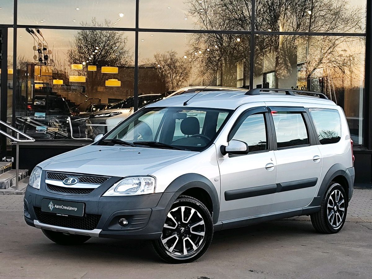 Lada (ВАЗ) Largus I поколение 1.6 MT (5 мест) (102 л.с.) Luxe Prestige (5 мест) (2015-2017) Серебристый 2016 с пробегом 115 741 км