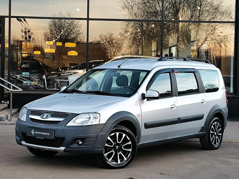 Lada (ВАЗ) Largus I поколение 1.6 MT (5 мест) (102 л.с.) Luxe Prestige (5 мест) (2015-2017) Серебристый 2016 с пробегом 115 741 км