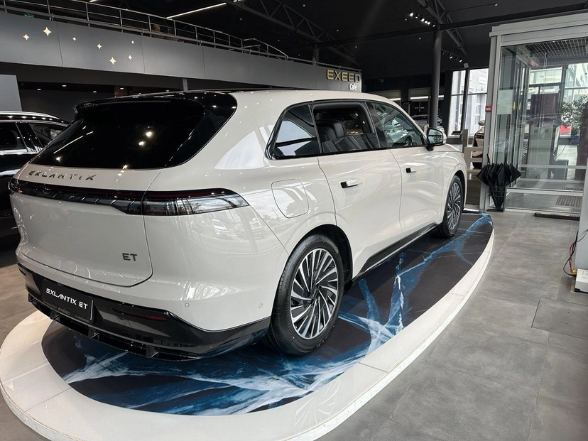 Автомобиль EXEED EXLANTIX ET I поколение 1.5hyb AT 4WD (469 л.с.) Top Серый 2025 новый