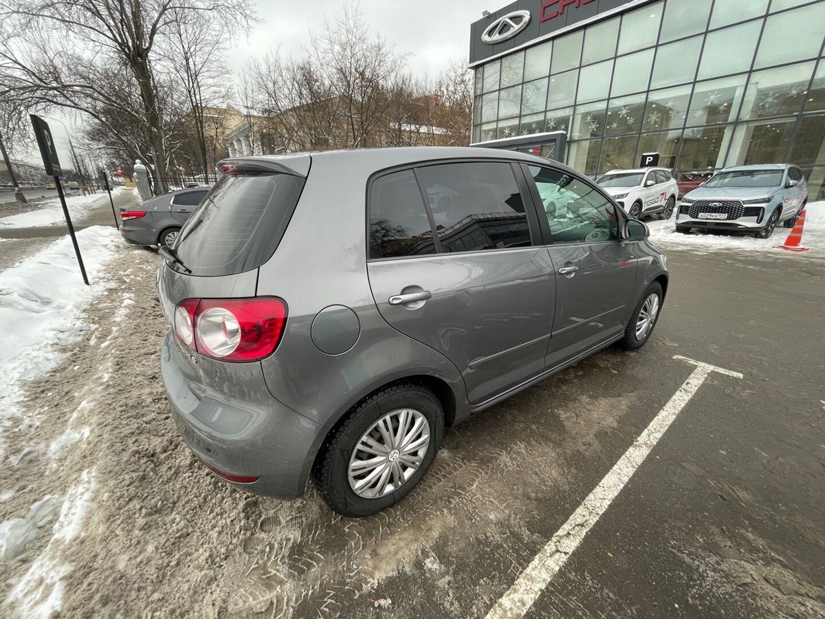 Автомобиль Volkswagen Golf Plus II поколение 1.6 AMT (102 л.с.) Trendline Серый 2012 с пробегом 176 116 км