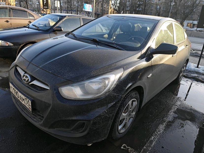 Автомобиль Hyundai Solaris I поколение 1.4 MT (107 л.с.) Comfort Чёрный 2013 с пробегом 198 656 км