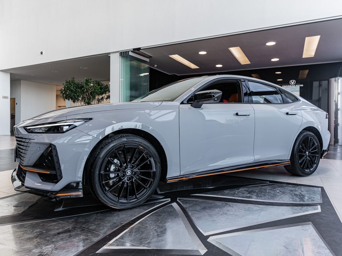 Автомобиль Changan UNI-V I поколение 1.5 AMT (181 л.с.) Tech Серый 2024 новый