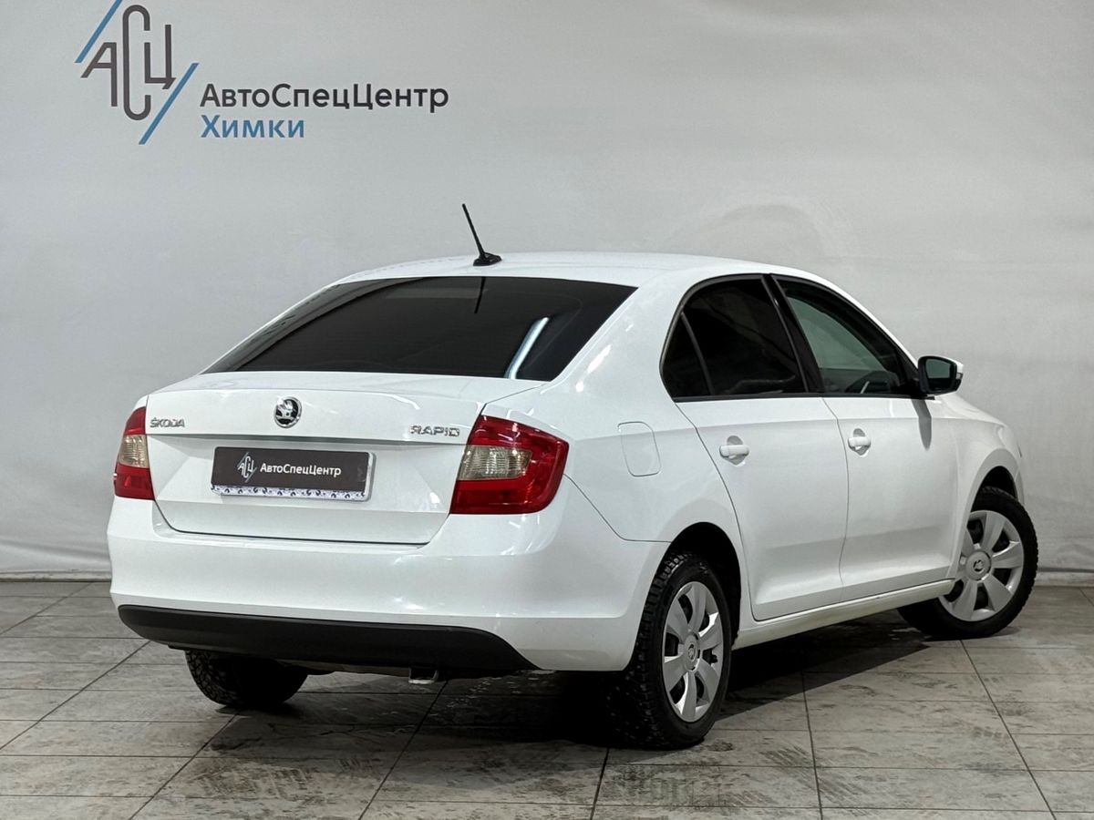 Автомобиль Skoda Rapid I [рестайлинг] 1.6 AT (110 л.с.) Active Белый 2018 с пробегом 172 000 км