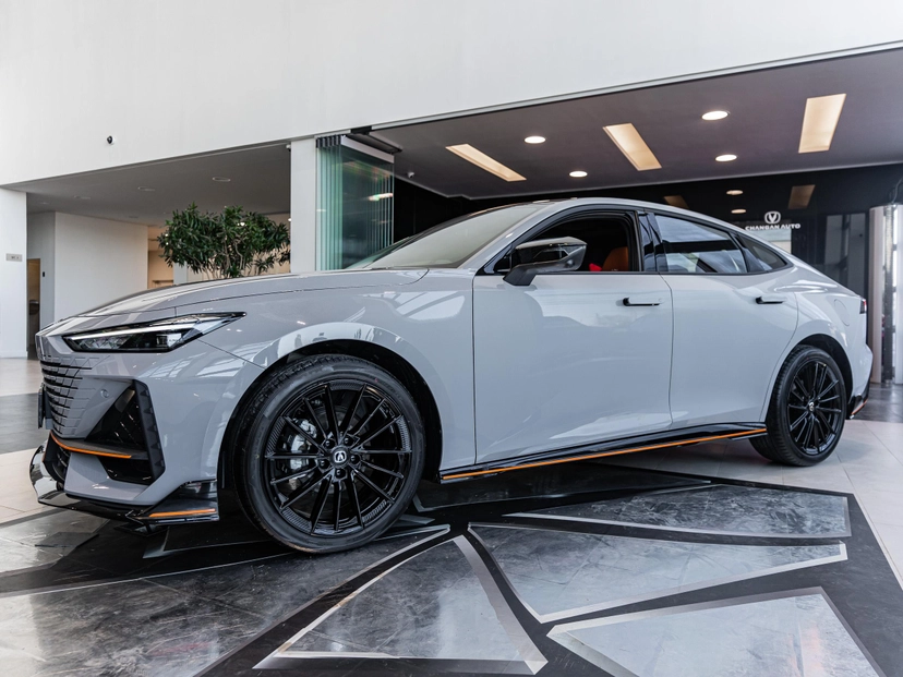 Автомобиль Changan UNI-V I поколение 1.5 AMT (181 л.с.) Tech Серый 2024 новый