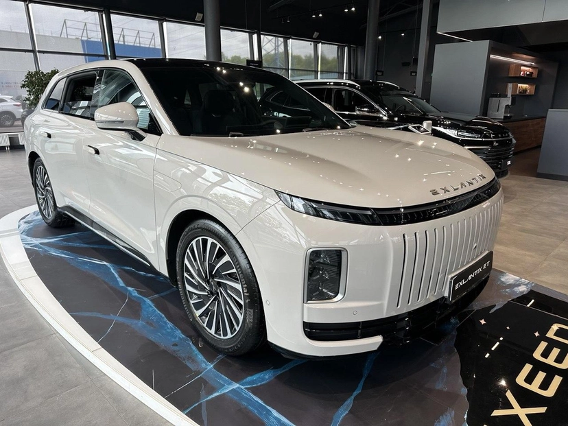 Автомобиль EXEED EXLANTIX ET I поколение 1.5hyb AT 4WD (469 л.с.) Top Серый 2025 новый