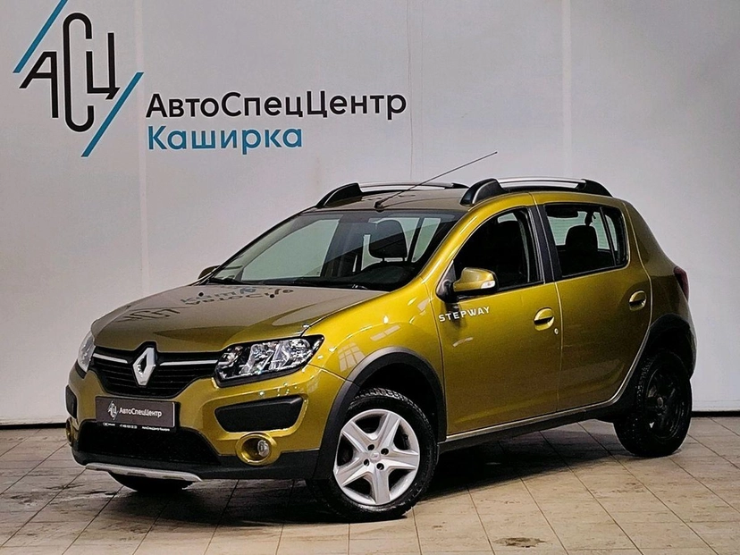 Автомобиль Renault Sandero II поколение 1.6 MT (102 л.с.) Base Золотой 2016 с пробегом 118 758 км