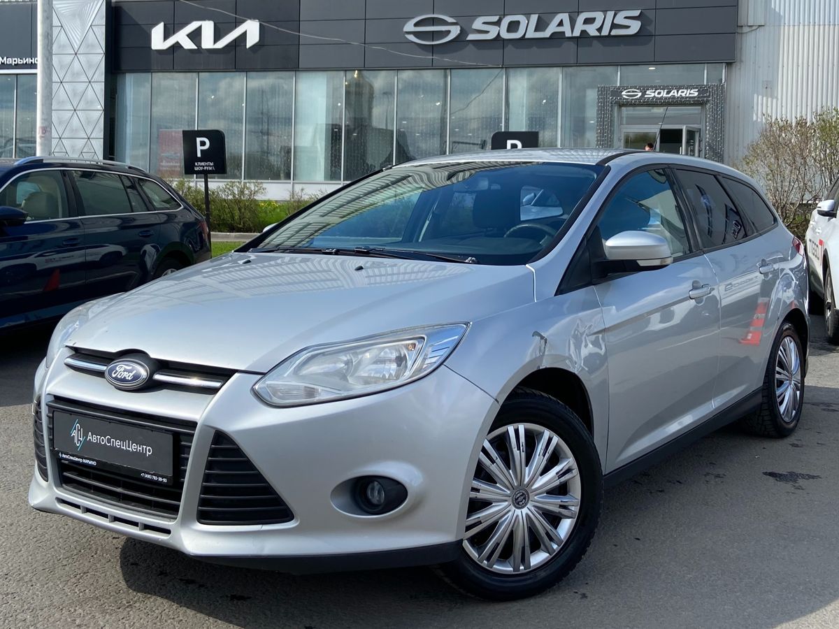 Автомобиль Ford Focus III поколение 1.6 MT (105 л.с.) Trend Серый 2014 с пробегом 213 000 км