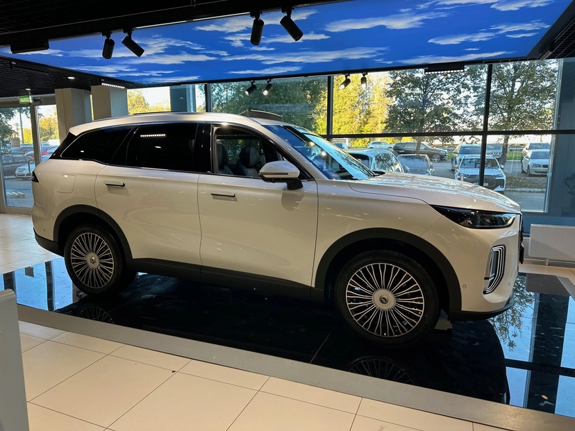 Автомобиль CHERY Tiggo 9 I поколение 2.0 AT 4WD (249 л.с.) Ultra Белый 2024 новый