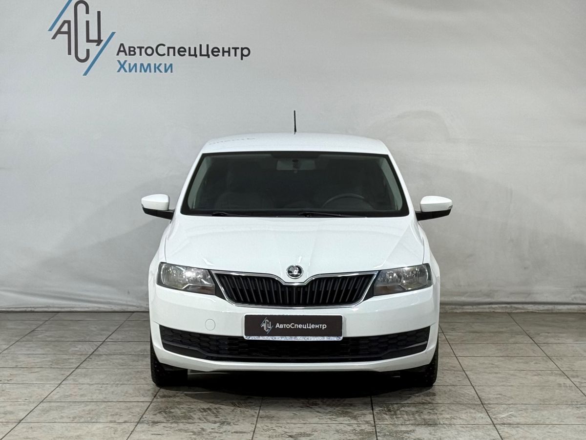 Автомобиль Skoda Rapid I [рестайлинг] 1.6 AT (110 л.с.) Active Белый 2018 с пробегом 172 000 км