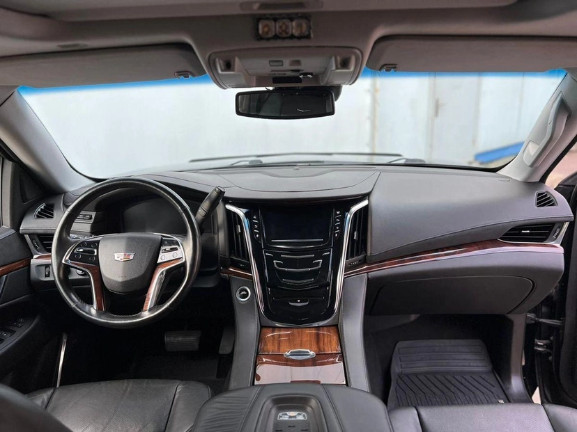 Автомобиль Cadillac Escalade IV поколение 6.2 AT 4WD (409 л.с.) Platinum Чёрный 2015 с пробегом 141 000 км