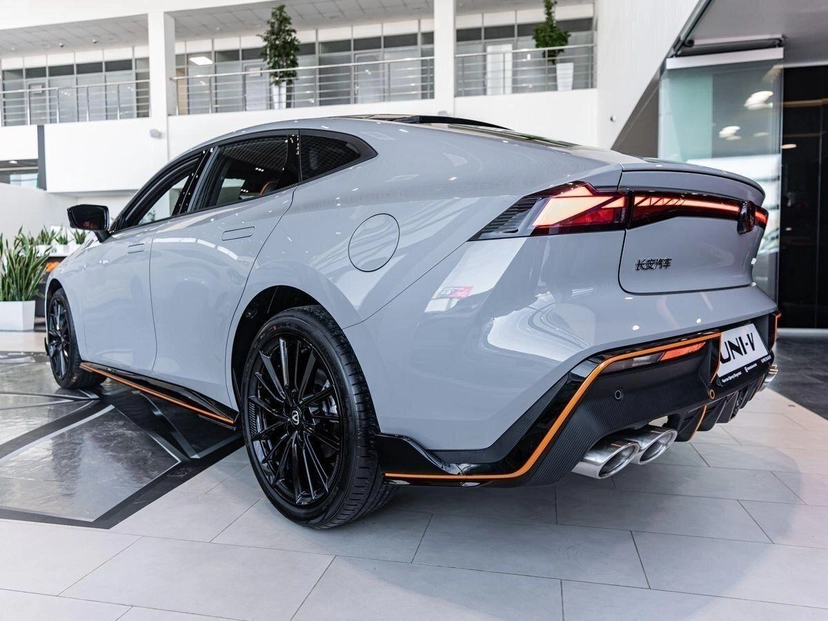 Автомобиль Changan UNI-V I поколение 1.5 AMT (181 л.с.) Tech Серый 2024 новый