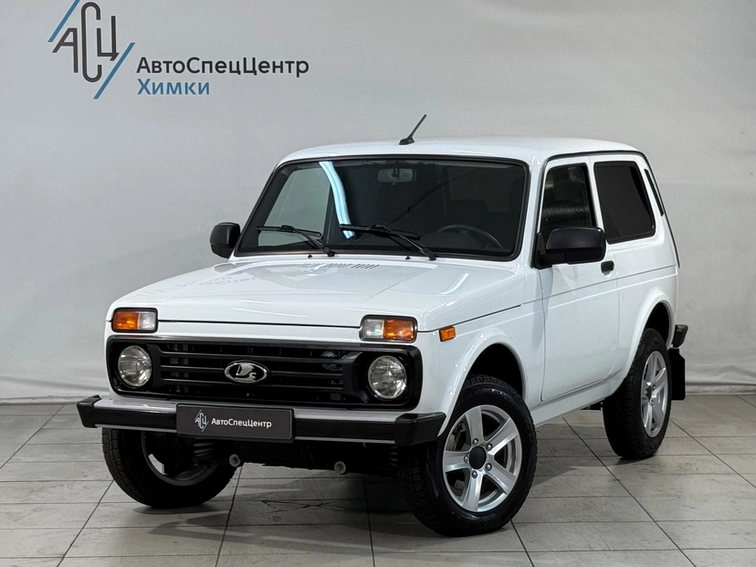 Автомобиль Lada (ВАЗ) Niva Legend I поколение 1.7 MT 4WD (83 л.с.) Base Белый 2024 с пробегом 17 500 км