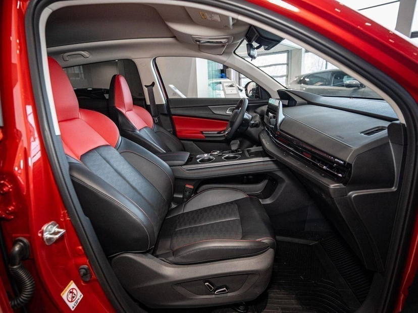 Автомобиль Changan UNI-S I поколение 1.5 AMT (181 л.с.) Tech Красный 2024 новый