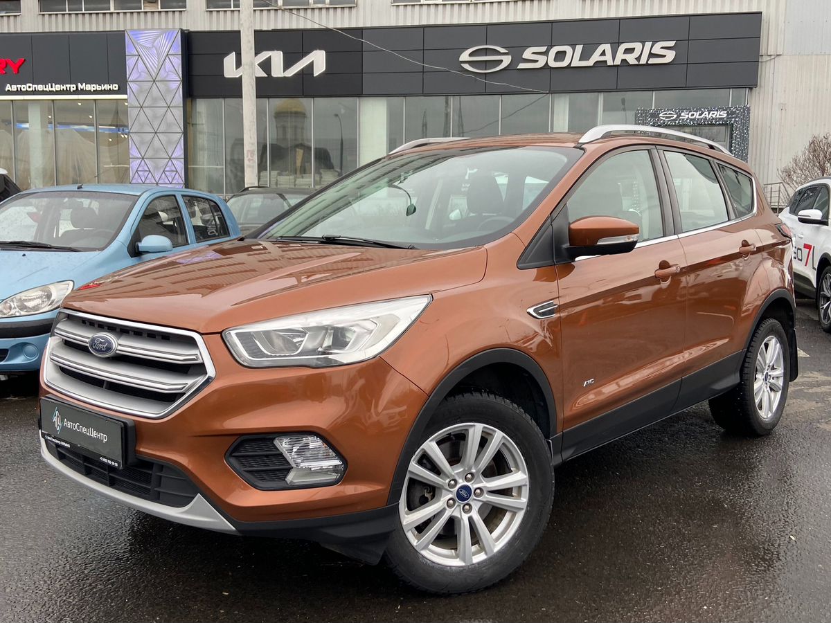 Автомобиль Ford Kuga II [рестайлинг] 1.5 AT 4WD (150 л.с.) Trend Plus (2017) Коричневый 2019 с пробегом 112 000 км