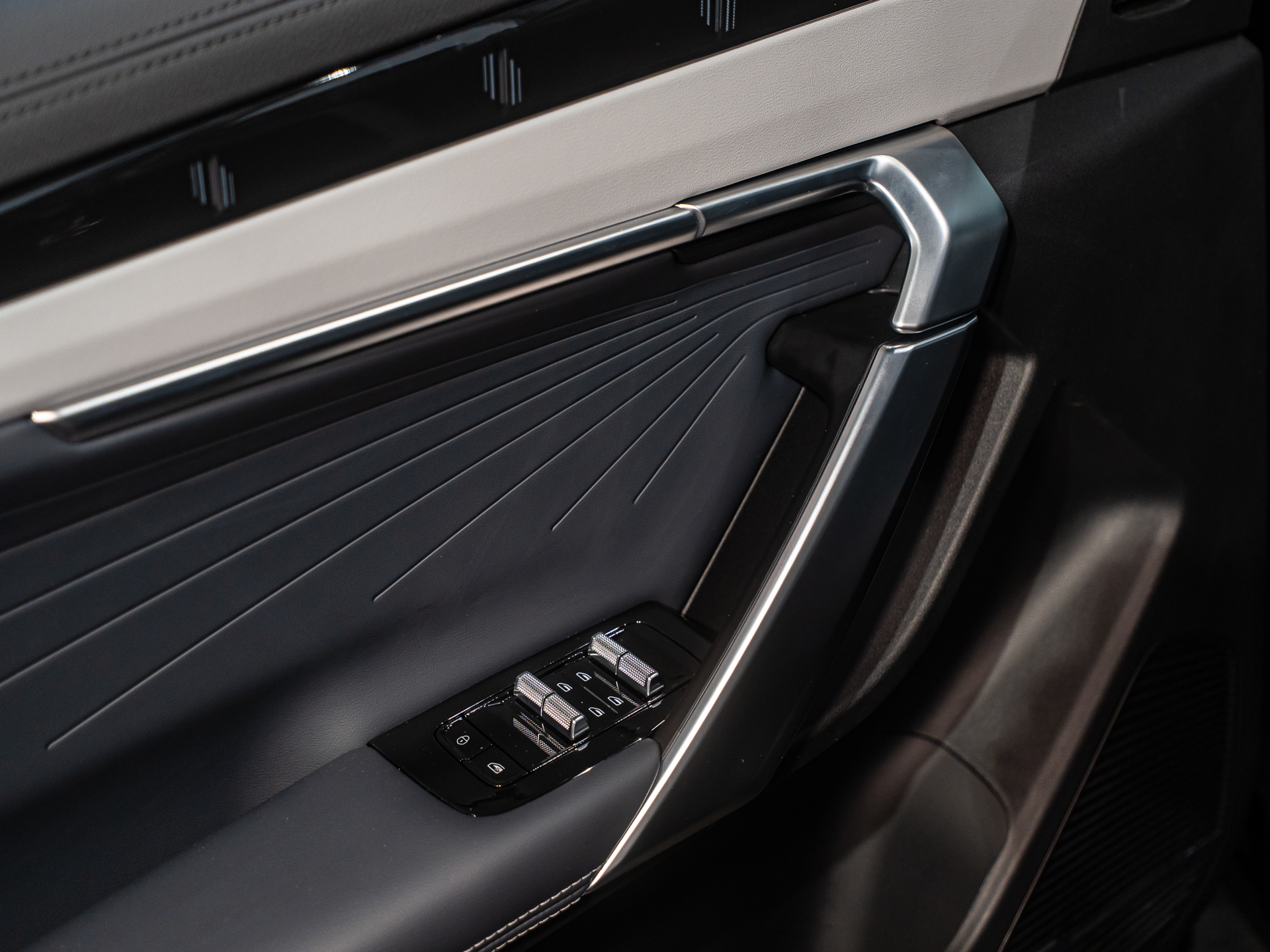 Автомобиль Geely Atlas II поколение 2.0 AT 4WD (200 л.с.) Flagship Чёрный 2025 новый